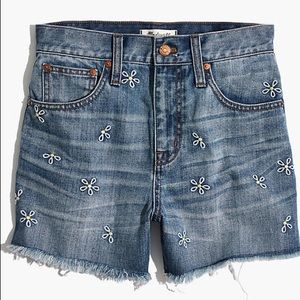 Madewell jean short: Daisy embroidered edition
